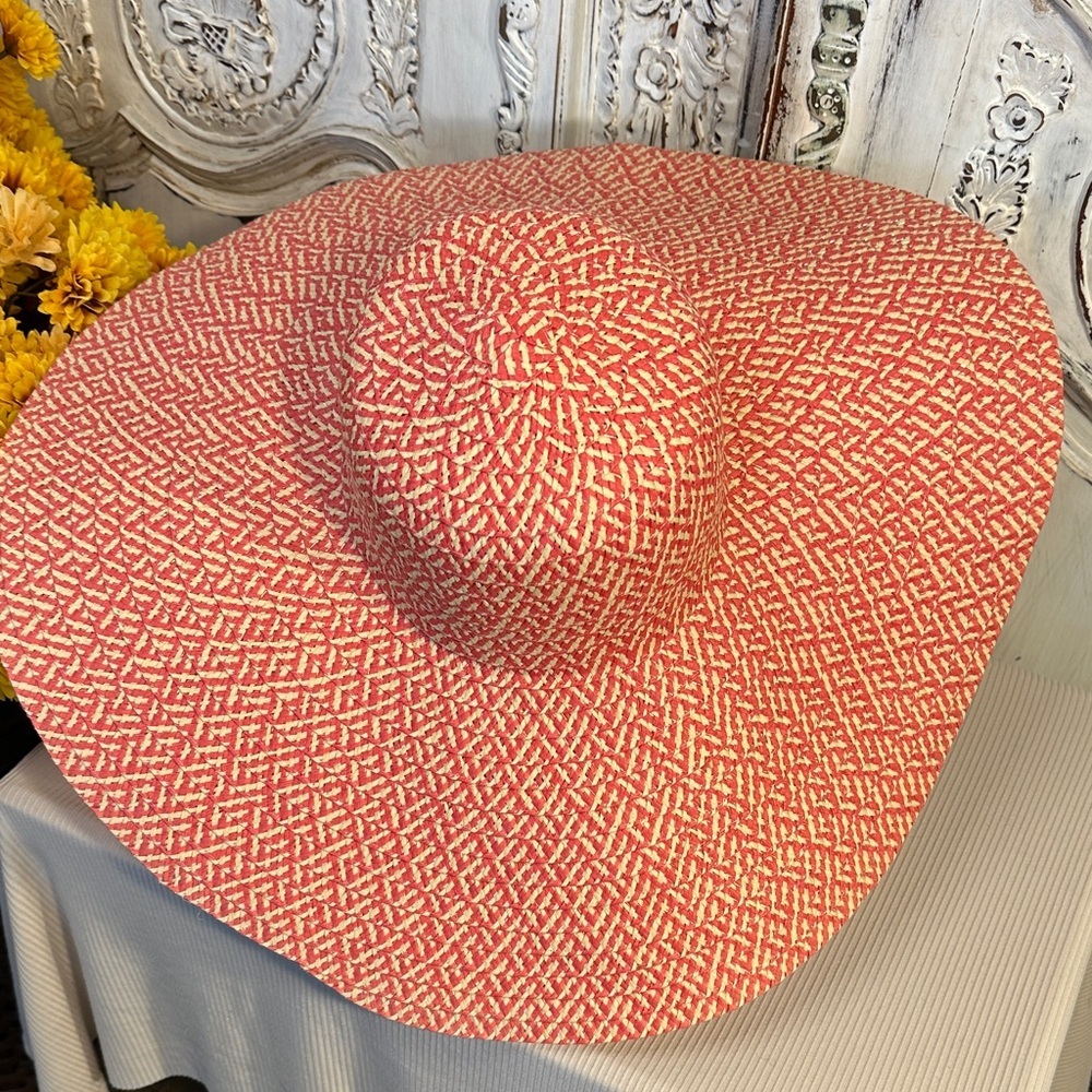 Oversized Stylish Coral Red and Cream Wide Brim Vacation Hat - Picture 3 of 5
